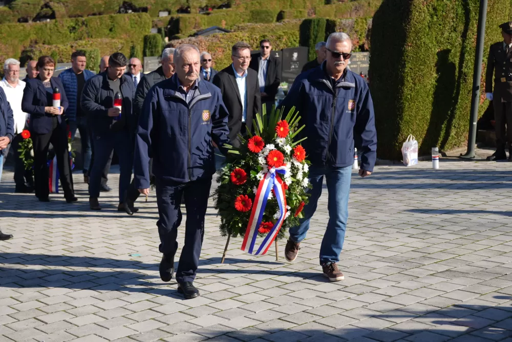 Sjećanje s poštovanjem – Požega odala počast poginulim braniteljima i civilnim žrtvama Domovinskog rata