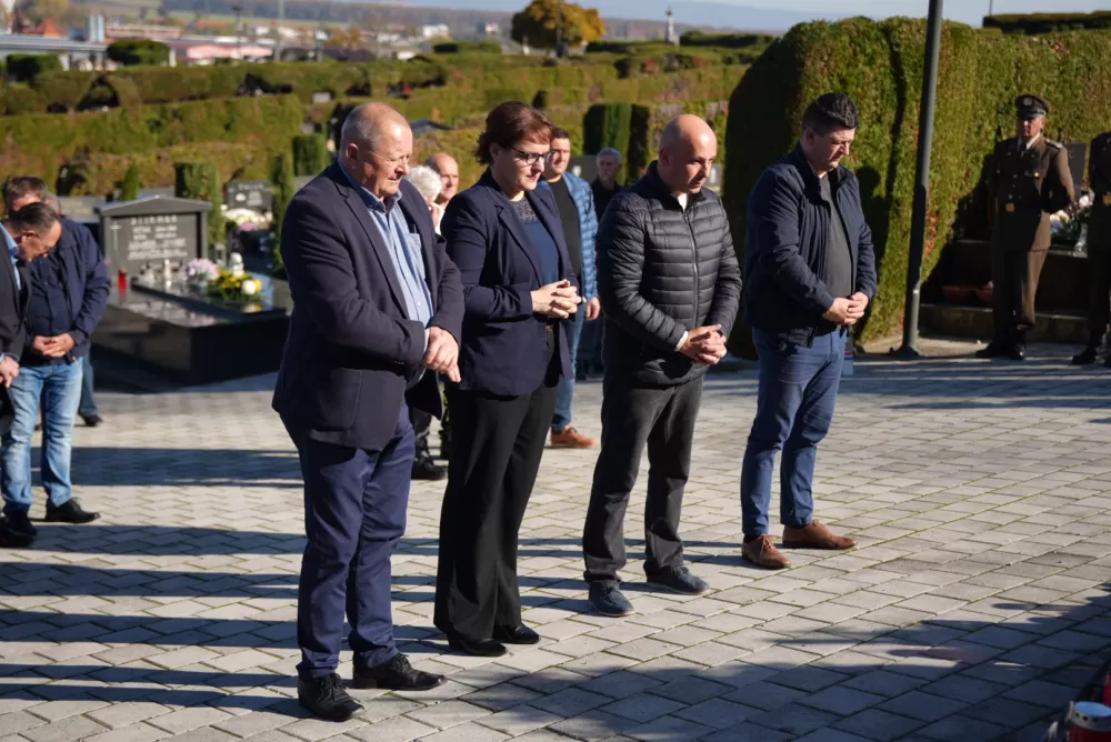 Sjećanje s poštovanjem – Požega odala počast poginulim braniteljima i civilnim žrtvama Domovinskog rata
