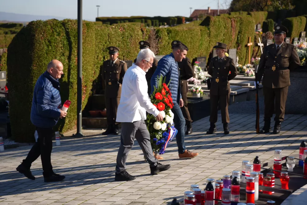 Sjećanje s poštovanjem – Požega odala počast poginulim braniteljima i civilnim žrtvama Domovinskog rata