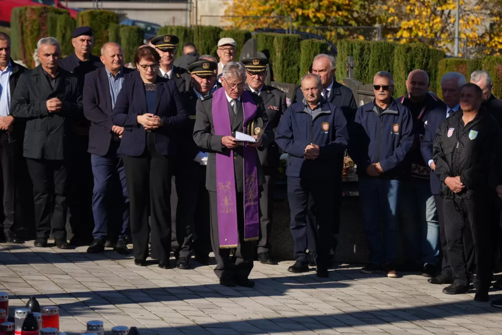 Sjećanje s poštovanjem – Požega odala počast poginulim braniteljima i civilnim žrtvama Domovinskog rata