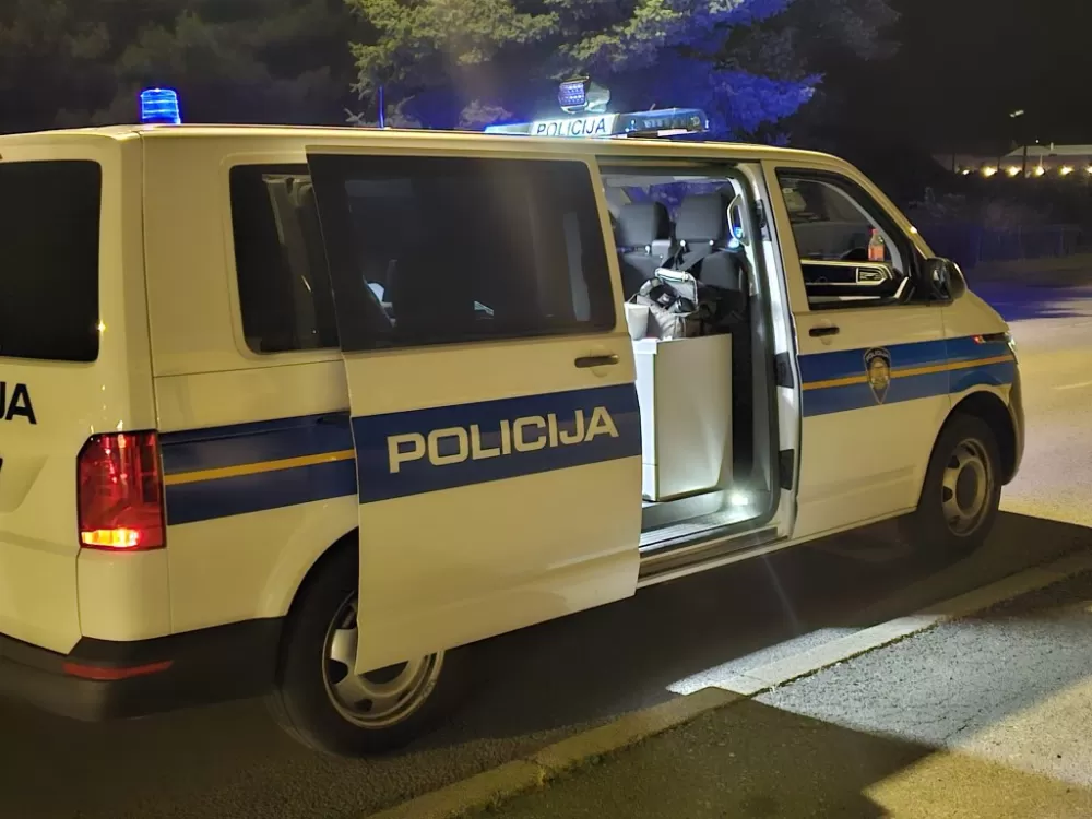 Požega.eu | Policija traga za vozačem koji je pobjegao s mjesta nesreće u središtu Požege