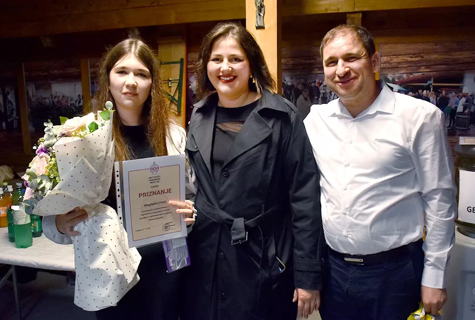 Kaptolački tamburaški orkestar tamburama i pjesmama u šetnji Slavonijom