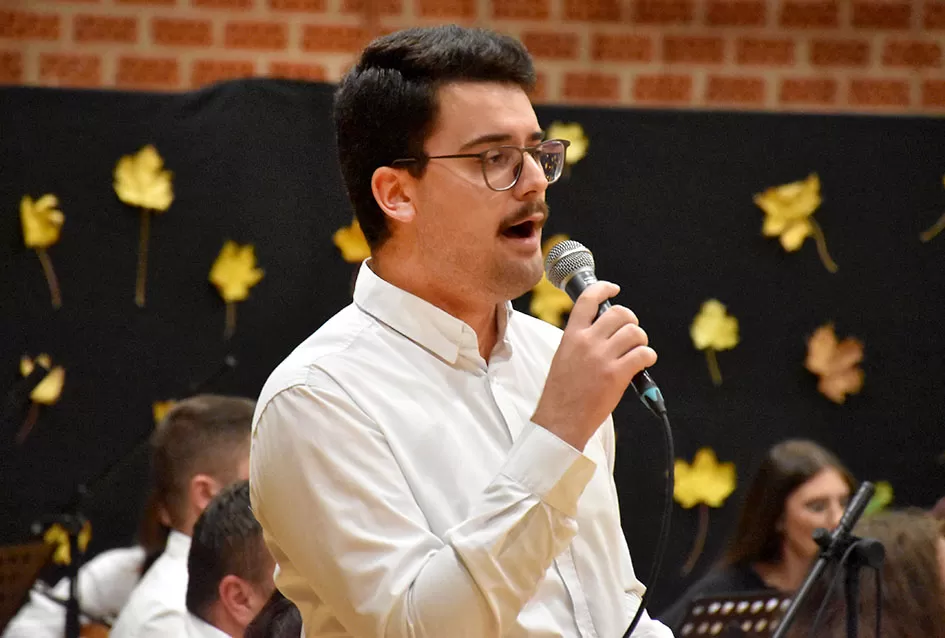 Kaptolački tamburaški orkestar tamburama i pjesmama u šetnji Slavonijom