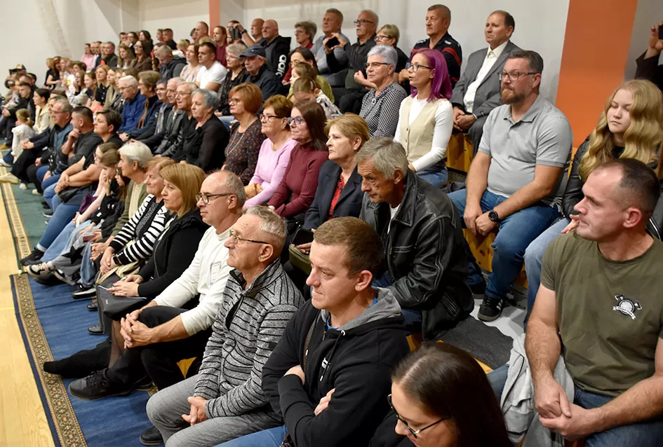 Kaptolački tamburaški orkestar tamburama i pjesmama u šetnji Slavonijom