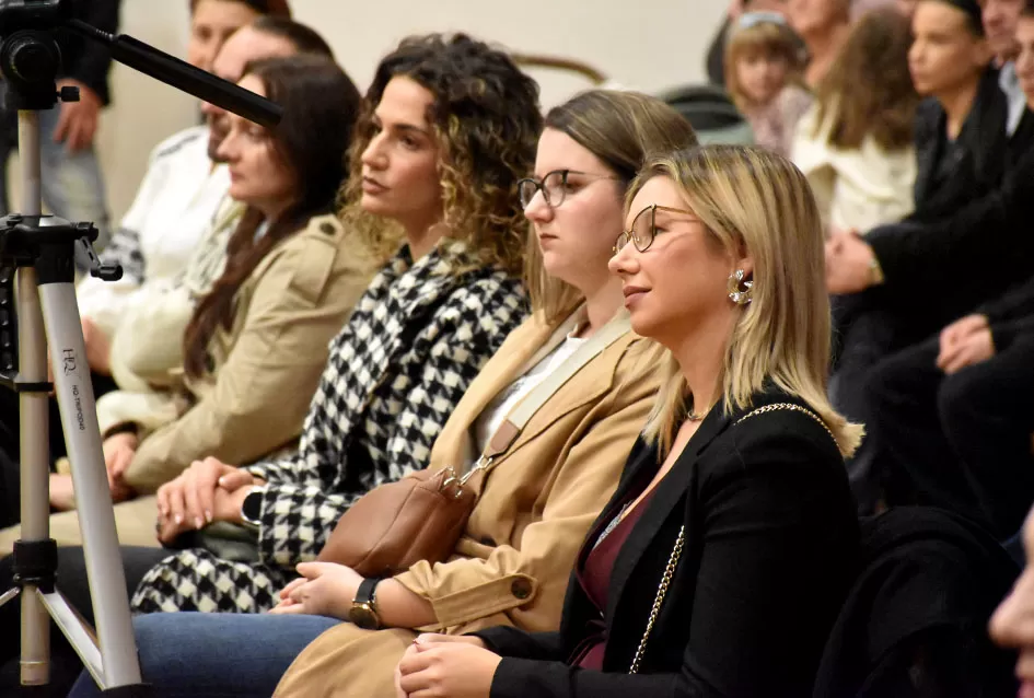 Kaptolački tamburaški orkestar tamburama i pjesmama u šetnji Slavonijom