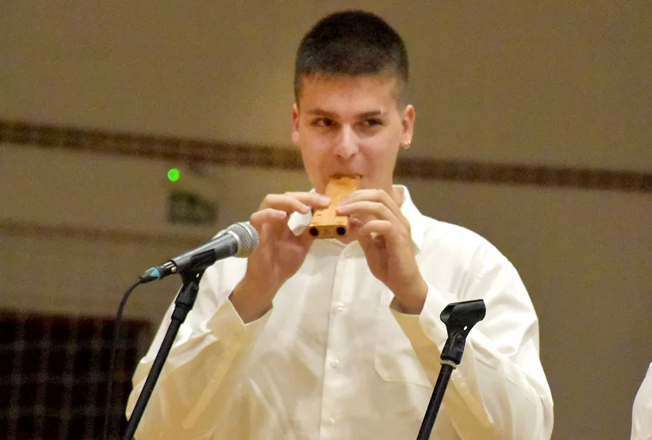 Kaptolački tamburaški orkestar tamburama i pjesmama u šetnji Slavonijom