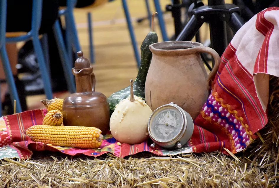 Kaptolački tamburaški orkestar tamburama i pjesmama u šetnji Slavonijom