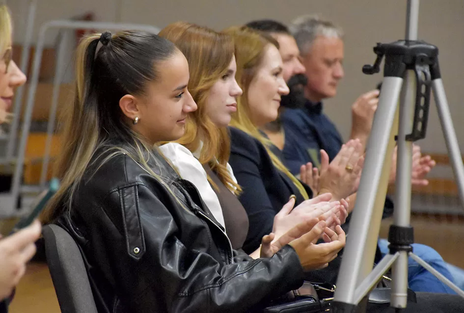 Kaptolački tamburaški orkestar tamburama i pjesmama u šetnji Slavonijom