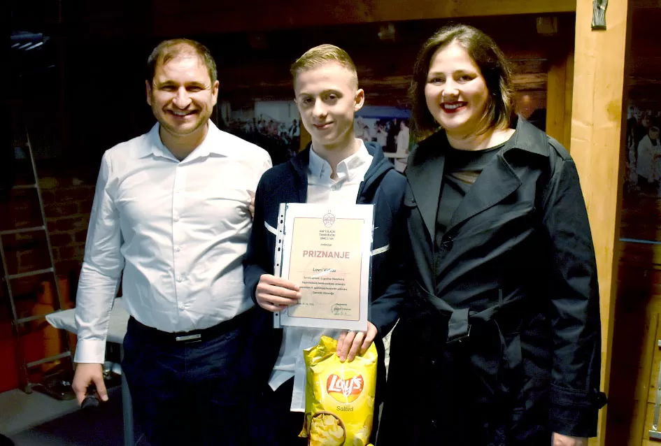 Kaptolački tamburaški orkestar tamburama i pjesmama u šetnji Slavonijom