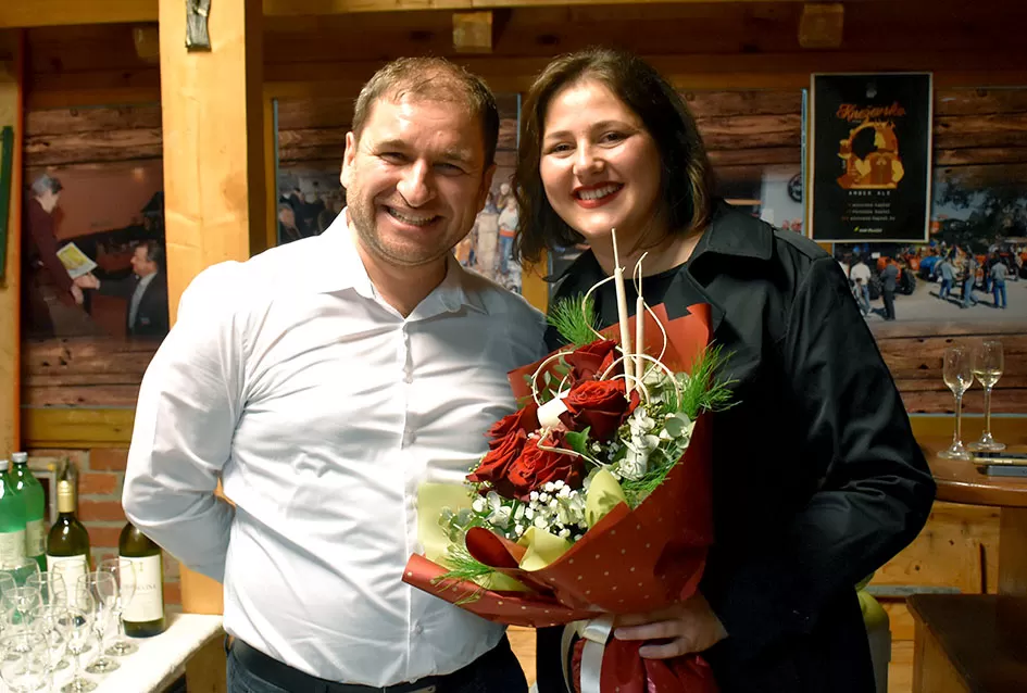 Kaptolački tamburaški orkestar tamburama i pjesmama u šetnji Slavonijom