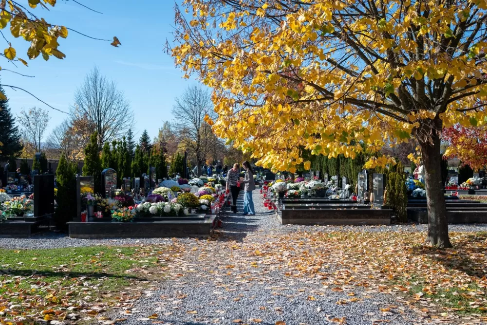 Svi Sveti u Požegi – građani posjećuju grobove najmilijih