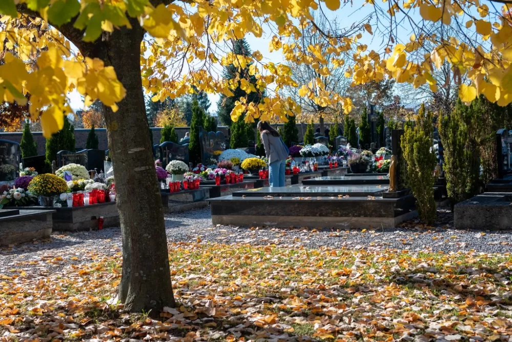 Svi Sveti u Požegi – građani posjećuju grobove najmilijih