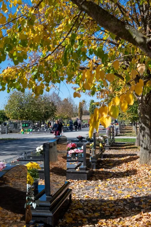 Svi Sveti u Požegi – građani posjećuju grobove najmilijih