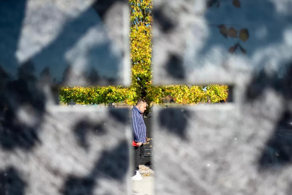 Svi Sveti u Požegi – građani posjećuju grobove najmilijih