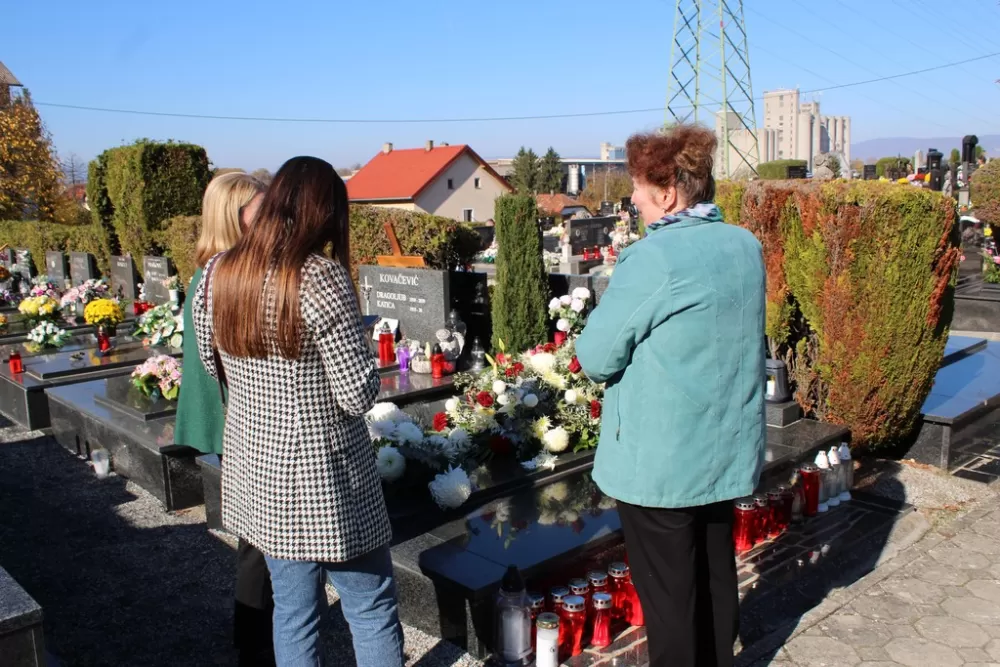 Svi Sveti u Požegi – građani posjećuju grobove najmilijih