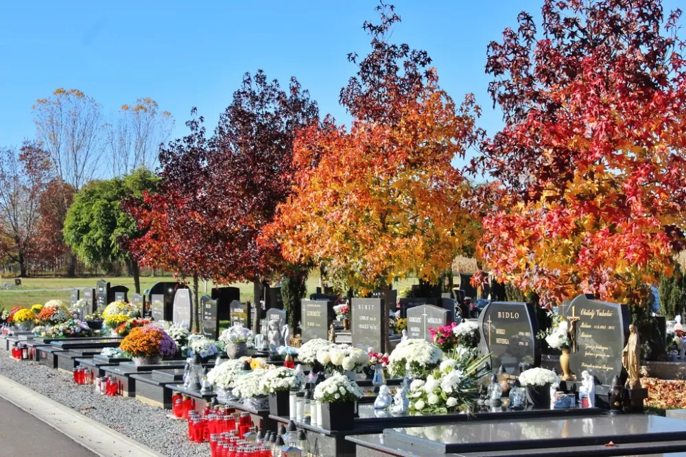 Svi Sveti u Požegi – građani posjećuju grobove najmilijih