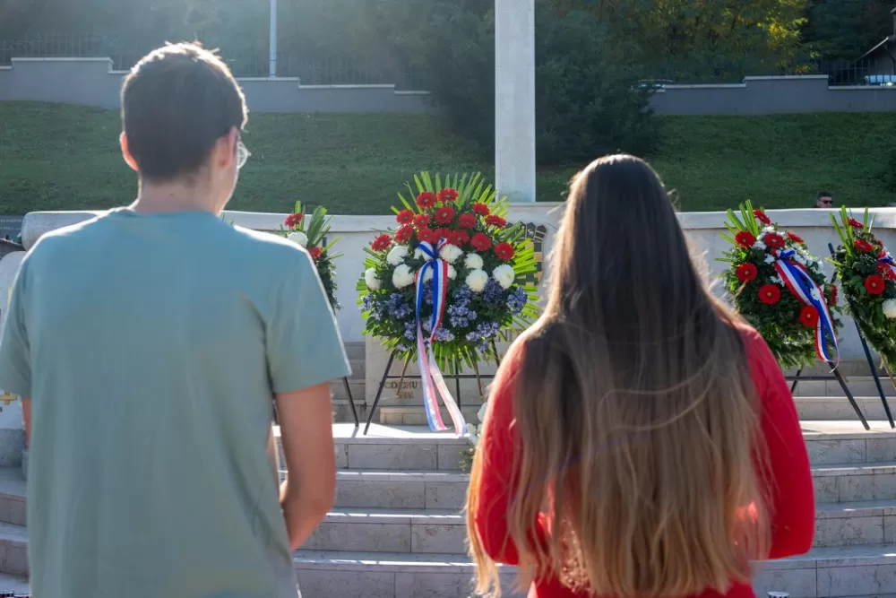 Svi Sveti u Požegi – građani posjećuju grobove najmilijih