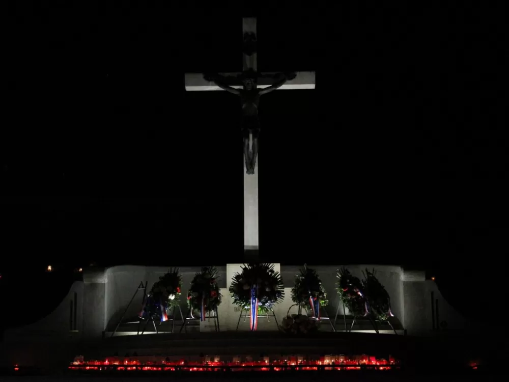 Svi Sveti u Požegi – građani posjećuju grobove najmilijih