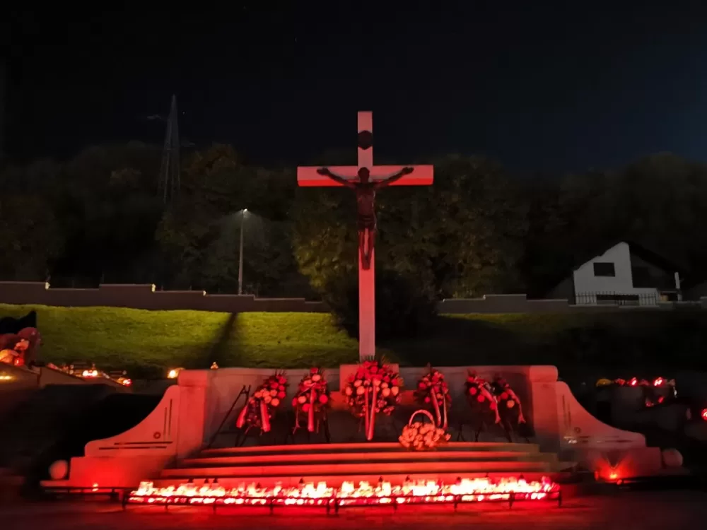 Svi Sveti u Požegi – građani posjećuju grobove najmilijih