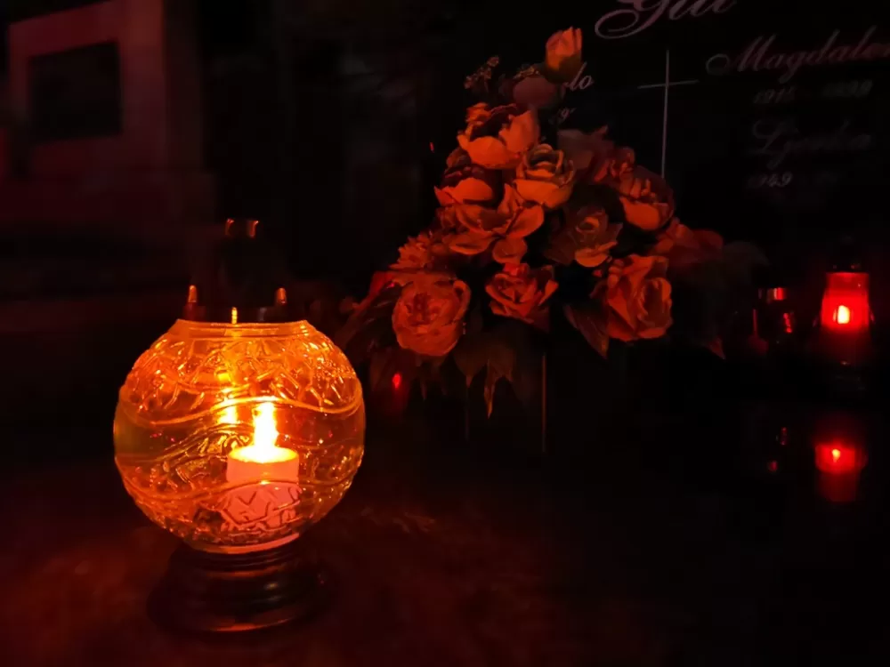 Svi Sveti u Požegi – građani posjećuju grobove najmilijih