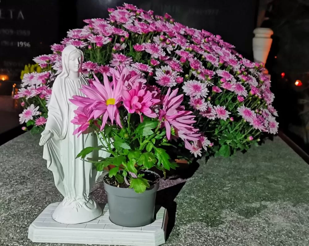 Svi Sveti u Požegi – građani posjećuju grobove najmilijih