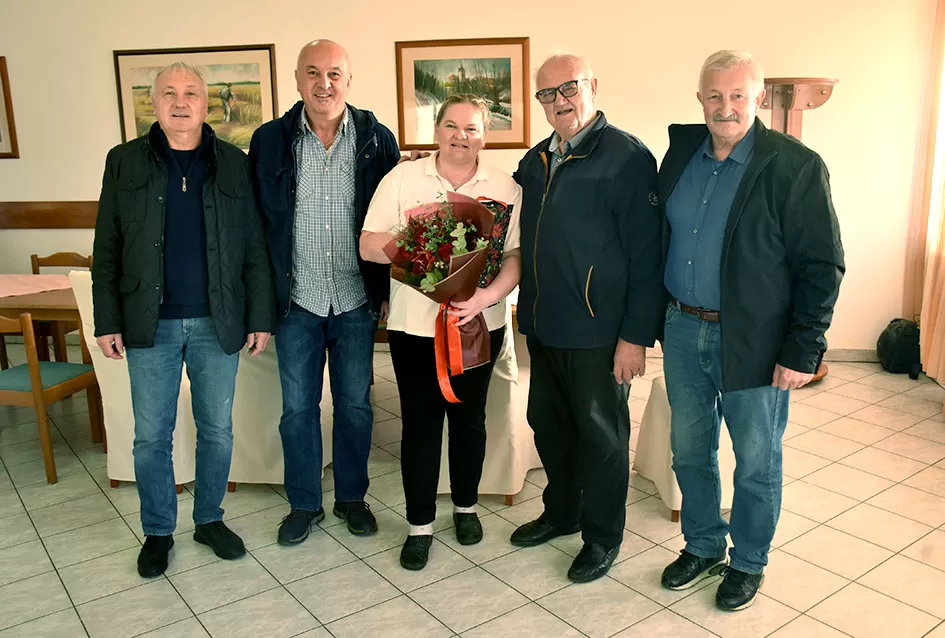 Požega.eu | Zahvalno i s ponosom: Mara Bek domjenkom zaključila svoje vinsko kumstvo obitelji Pavić