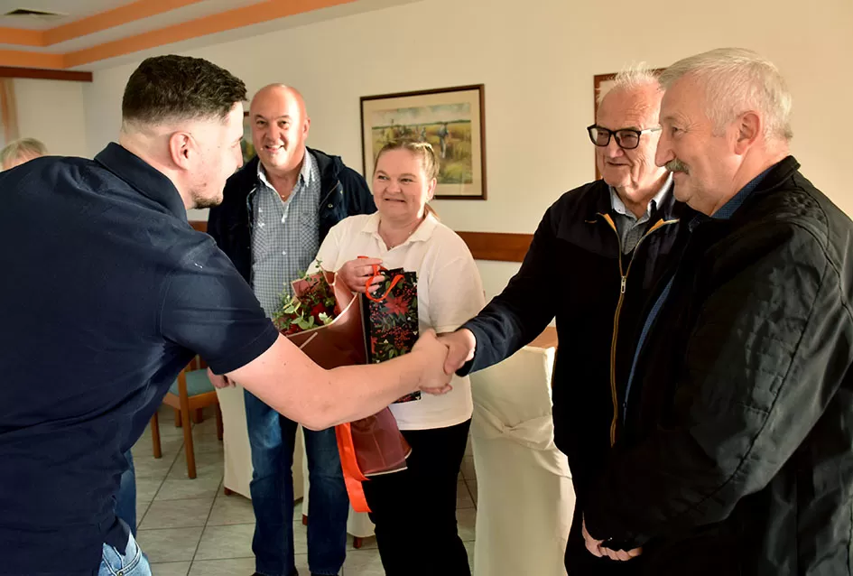 Zahvalno i s ponosom: Mara Bek domjenkom zaključila svoje vinsko kumstvo obitelji Pavić