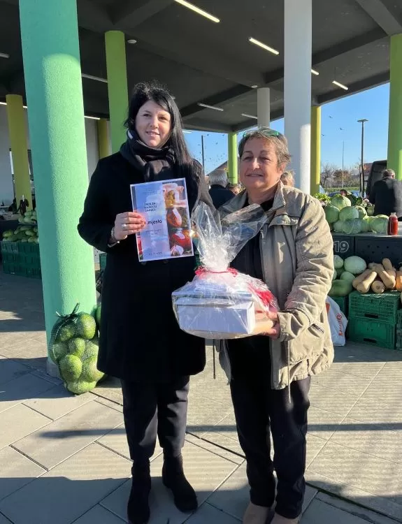 Požega.eu | Okusi tradicije i domaće ljubavi: izabrana najbolja zimnica na Gradskoj tržnici u Pleternici