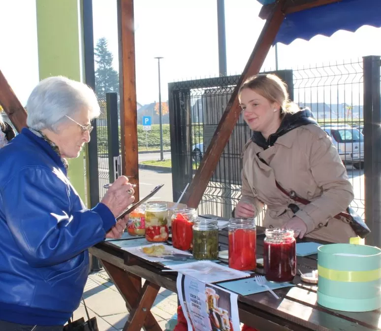 Okusi tradicije i domaće ljubavi: izabrana najbolja zimnica na Gradskoj tržnici u Pleternici