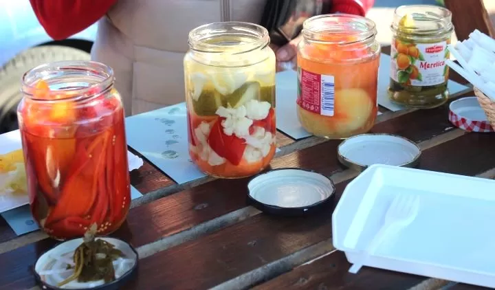 Okusi tradicije i domaće ljubavi: izabrana najbolja zimnica na Gradskoj tržnici u Pleternici