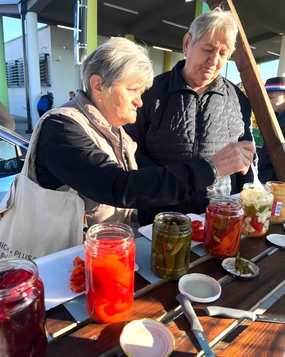 Okusi tradicije i domaće ljubavi: izabrana najbolja zimnica na Gradskoj tržnici u Pleternici