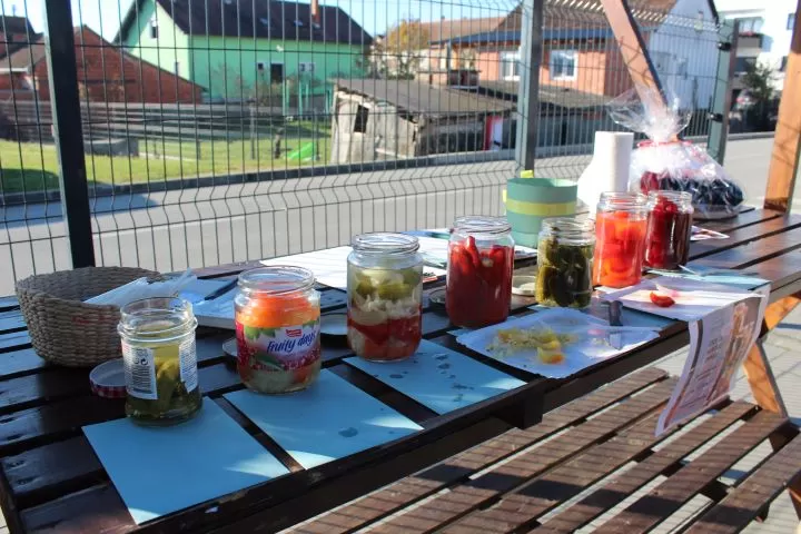 Okusi tradicije i domaće ljubavi: izabrana najbolja zimnica na Gradskoj tržnici u Pleternici