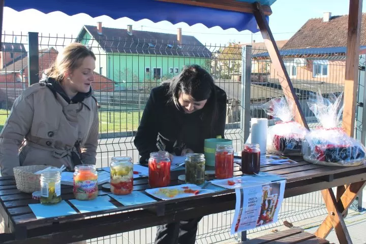 Okusi tradicije i domaće ljubavi: izabrana najbolja zimnica na Gradskoj tržnici u Pleternici