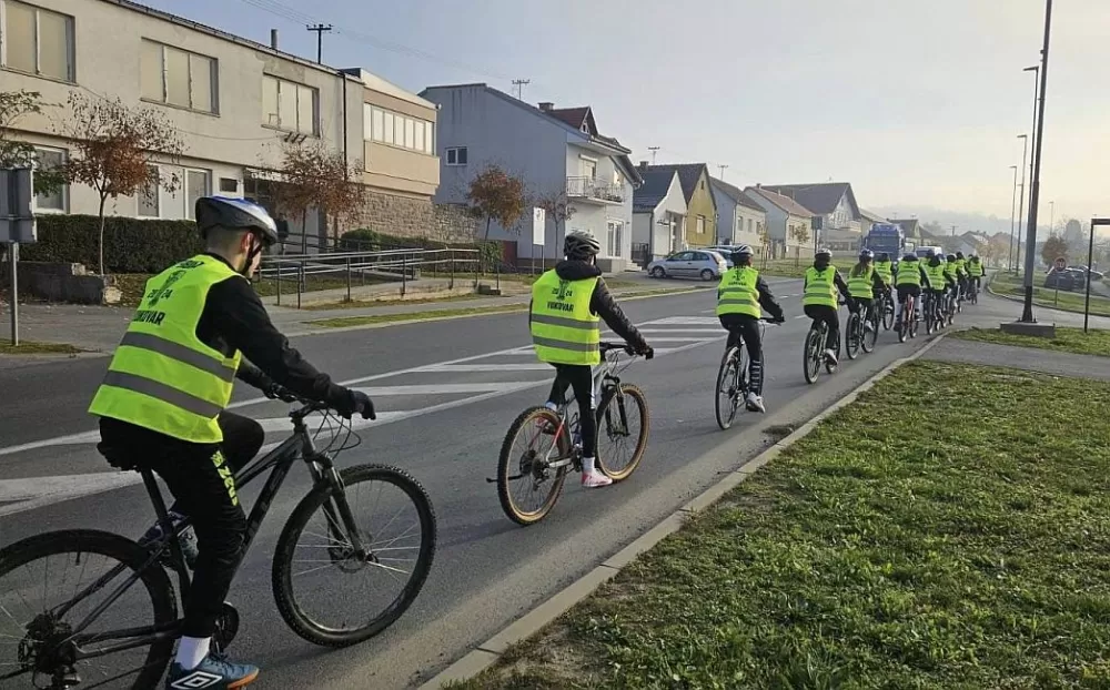 Požega.eu | Učenici Katoličke osnovne škole u Požegi sudjeluju u biciklijadi “Svi za Vukovar”
