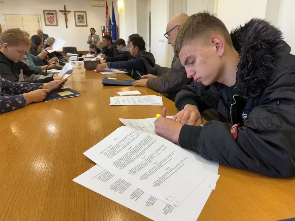 Potpisani ugovori o stipendiranju učenika za deficitarna zanimanja