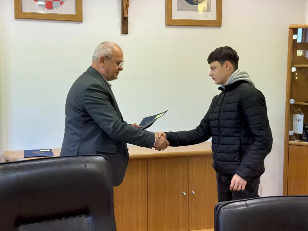 Potpisani ugovori o stipendiranju učenika za deficitarna zanimanja