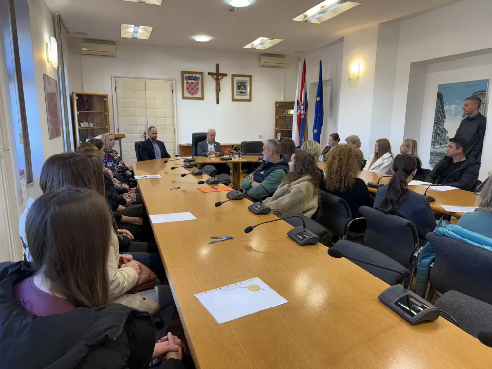 Potpisani ugovori o stipendiranju učenika za deficitarna zanimanja