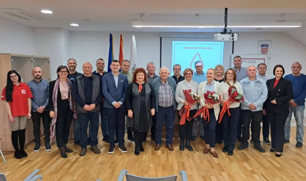 SB Online | Gradsko društvo Crvenog križa dodijelio priznanja višestrukim darivateljima krvi