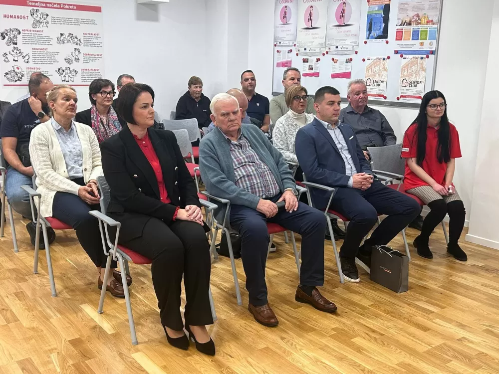 Gradsko društvo Crvenog križa dodijelio priznanja višestrukim darivateljima krvi