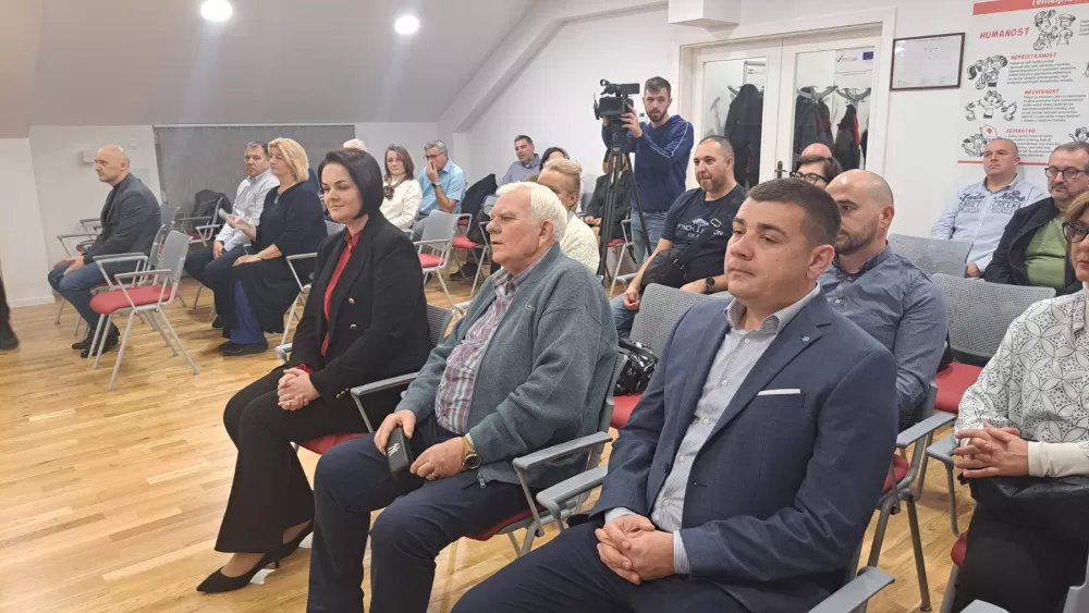 Gradsko društvo Crvenog križa dodijelio priznanja višestrukim darivateljima krvi