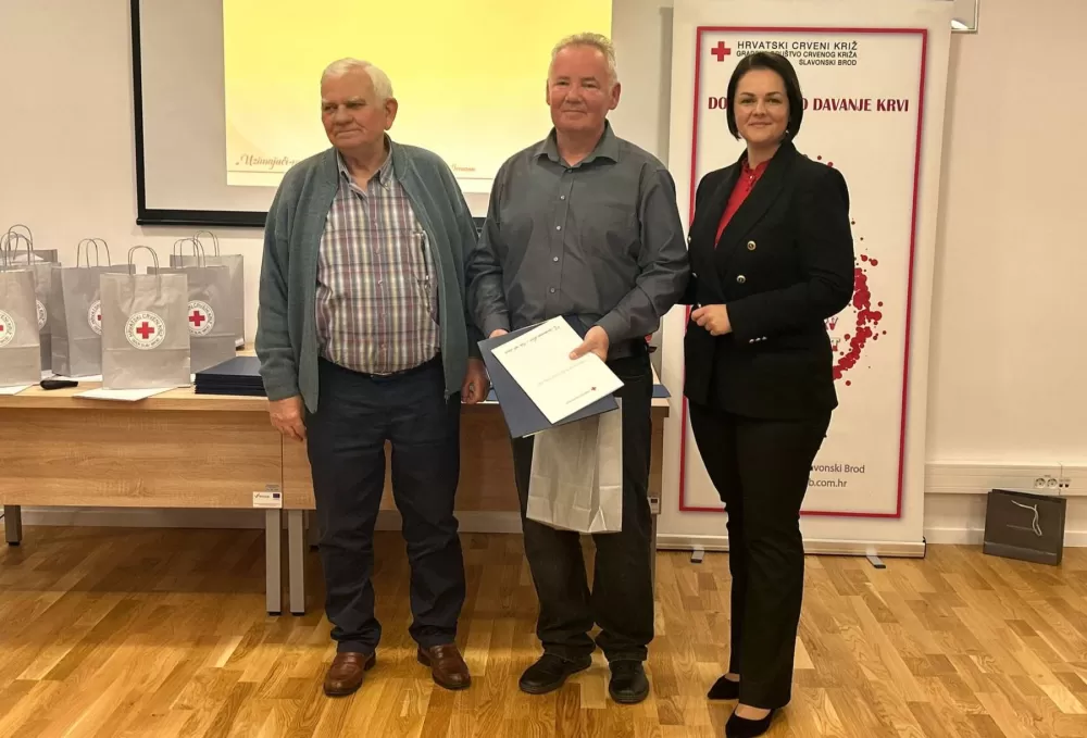 Gradsko društvo Crvenog križa dodijelio priznanja višestrukim darivateljima krvi
