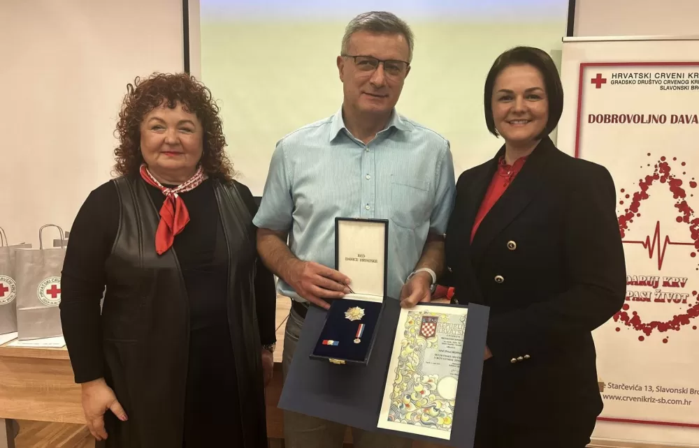 Gradsko društvo Crvenog križa dodijelio priznanja višestrukim darivateljima krvi