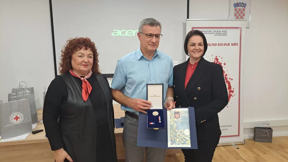 Gradsko društvo Crvenog križa dodijelio priznanja višestrukim darivateljima krvi