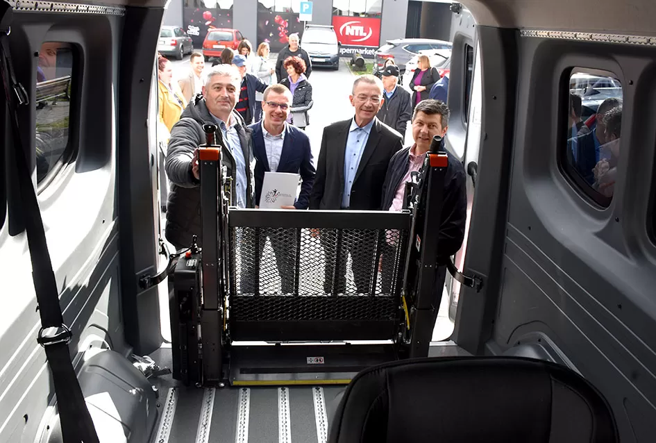 Požega.eu | Blagoslovljeno i javnosti predstavljeno novo, prilagođeno vozilo za osobe s invaliditetom
