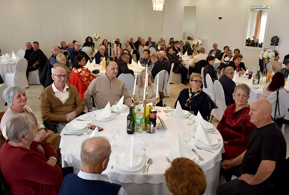 Blagoslovljeno i javnosti predstavljeno novo, prilagođeno vozilo za osobe s invaliditetom