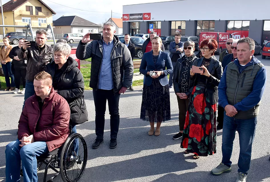 Blagoslovljeno i javnosti predstavljeno novo, prilagođeno vozilo za osobe s invaliditetom