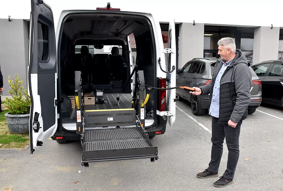 Blagoslovljeno i javnosti predstavljeno novo, prilagođeno vozilo za osobe s invaliditetom