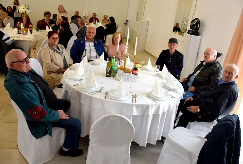 Blagoslovljeno i javnosti predstavljeno novo, prilagođeno vozilo za osobe s invaliditetom