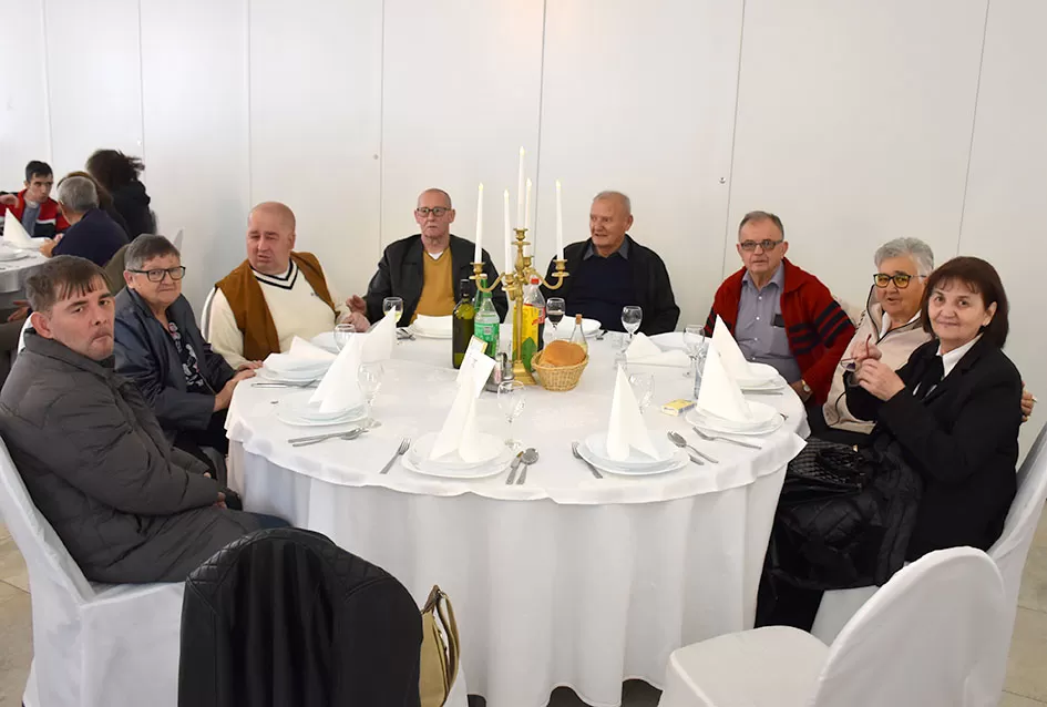 Blagoslovljeno i javnosti predstavljeno novo, prilagođeno vozilo za osobe s invaliditetom