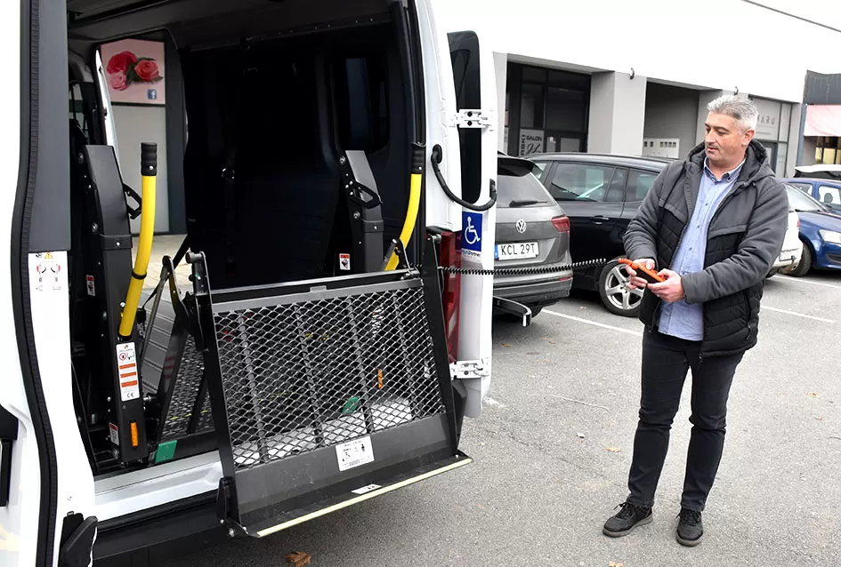 Blagoslovljeno i javnosti predstavljeno novo, prilagođeno vozilo za osobe s invaliditetom